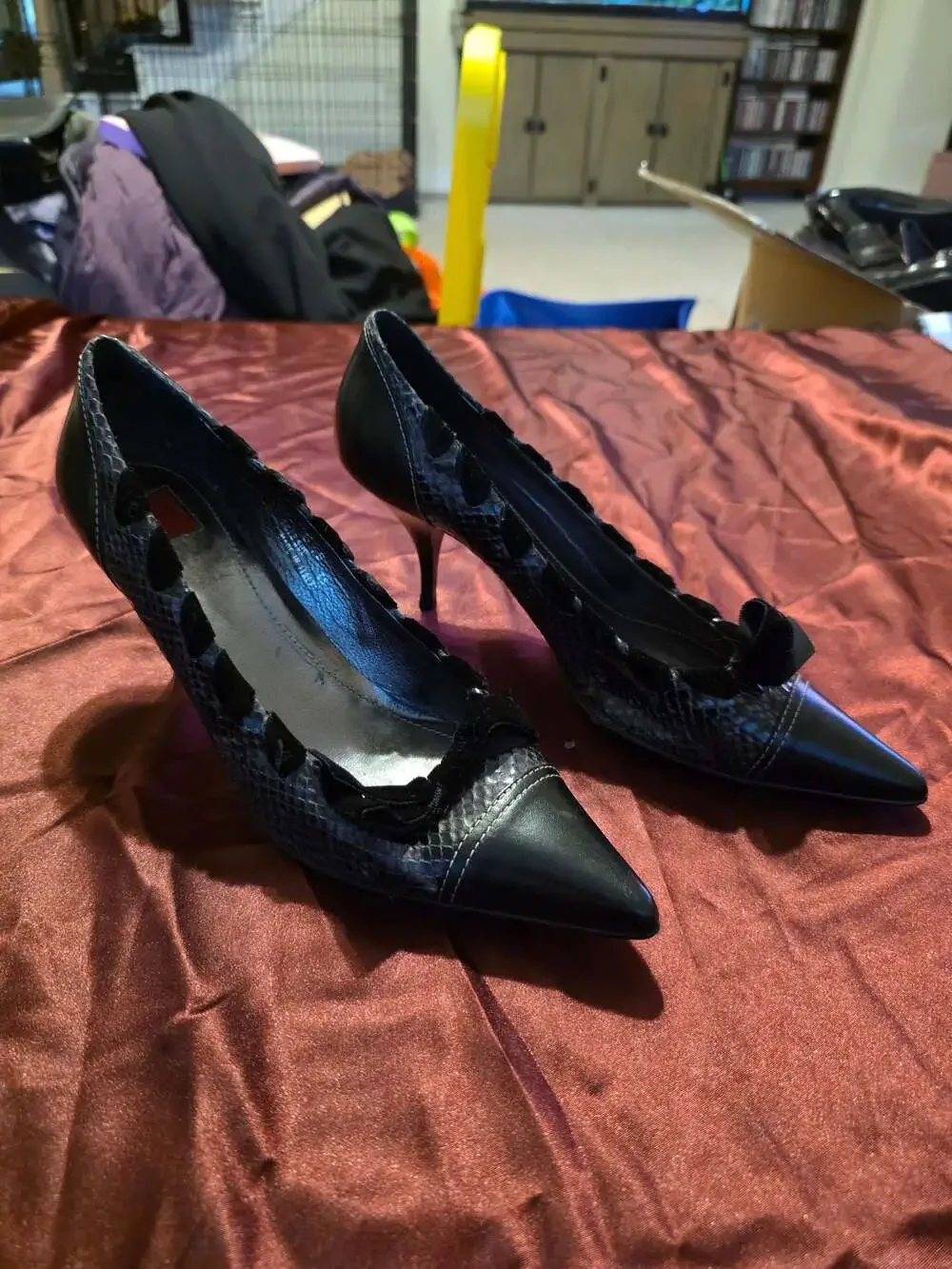 Coach P679 Sue Pointed Toe Pumps Black & Grey Snakeskin Velvet Bow Detail